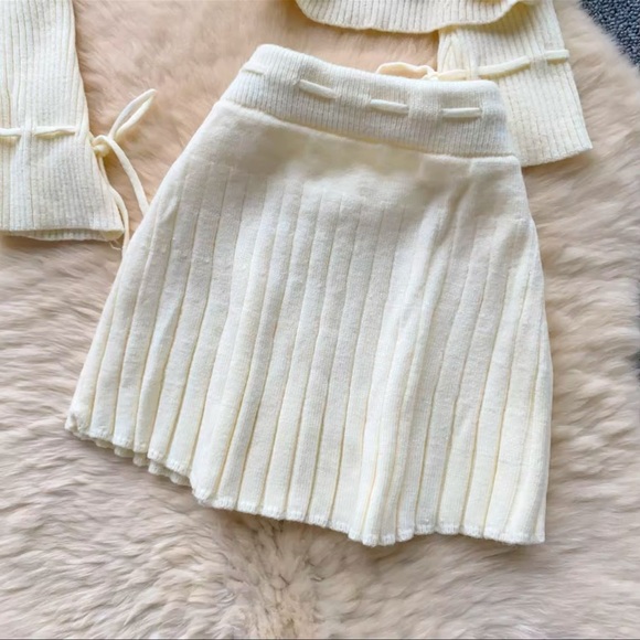 New Co-ord Skirt Knit Set Sweater Ivory Cream Beige Pleated Button Tank Mini - Picture 4 of 16